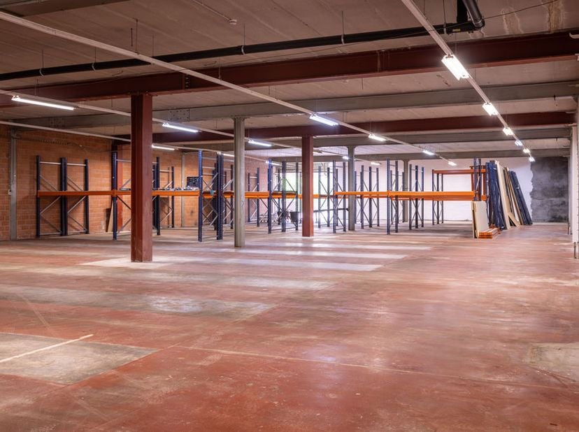 Magazijnen (apart of samen te huur)&lt;br /&gt;
&lt;br /&gt;
Benedenverdieping van “Het Binnenwerk” - een voormalige textielfabriek - komt te huur. Deze benedenve